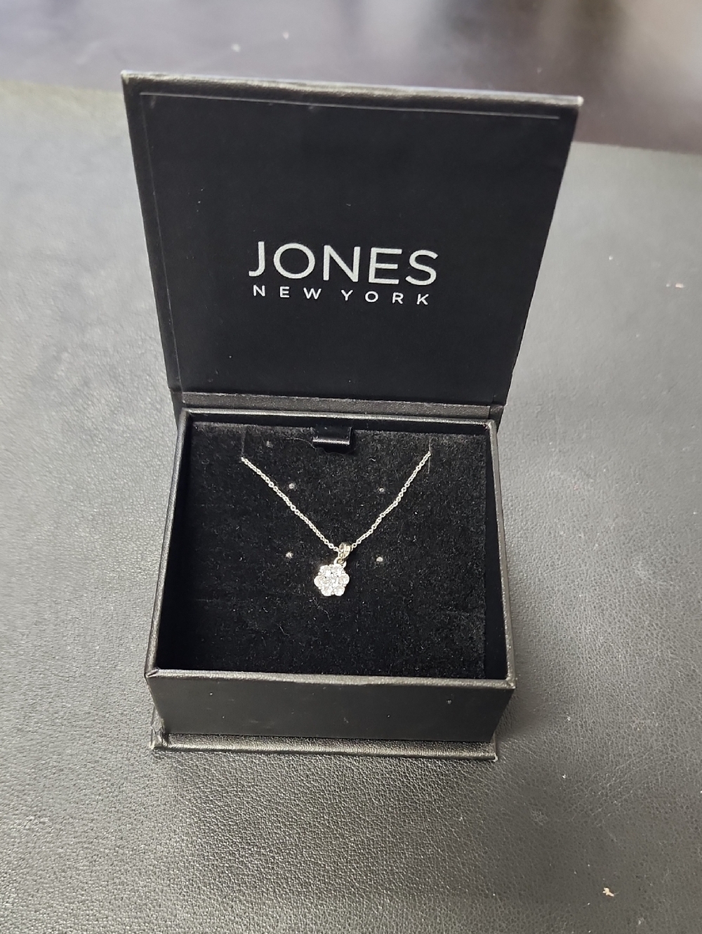 JONES NEW YORK Necklace Annabelle Cubic Zirconia Diamond Pendant 2023 Model NEW